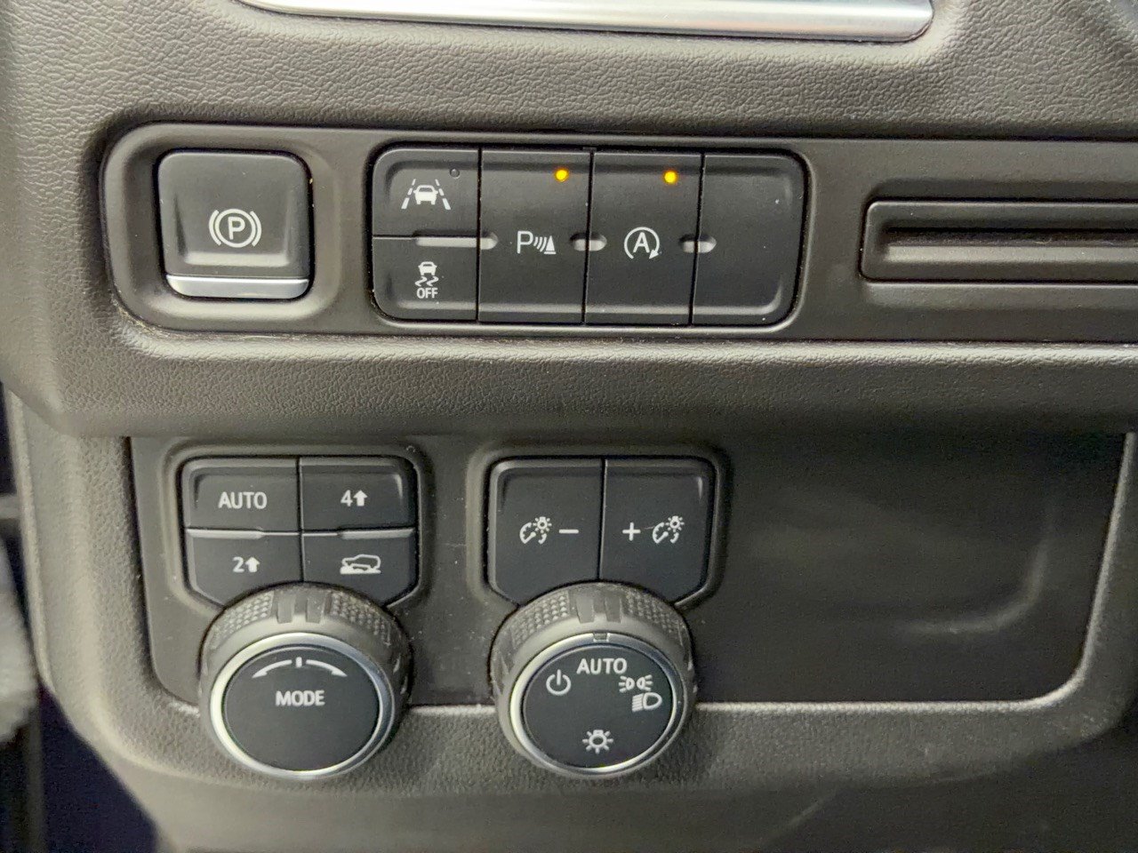 Used 2024 Chevrolet Tahoe LT AWD/4WD image 33
