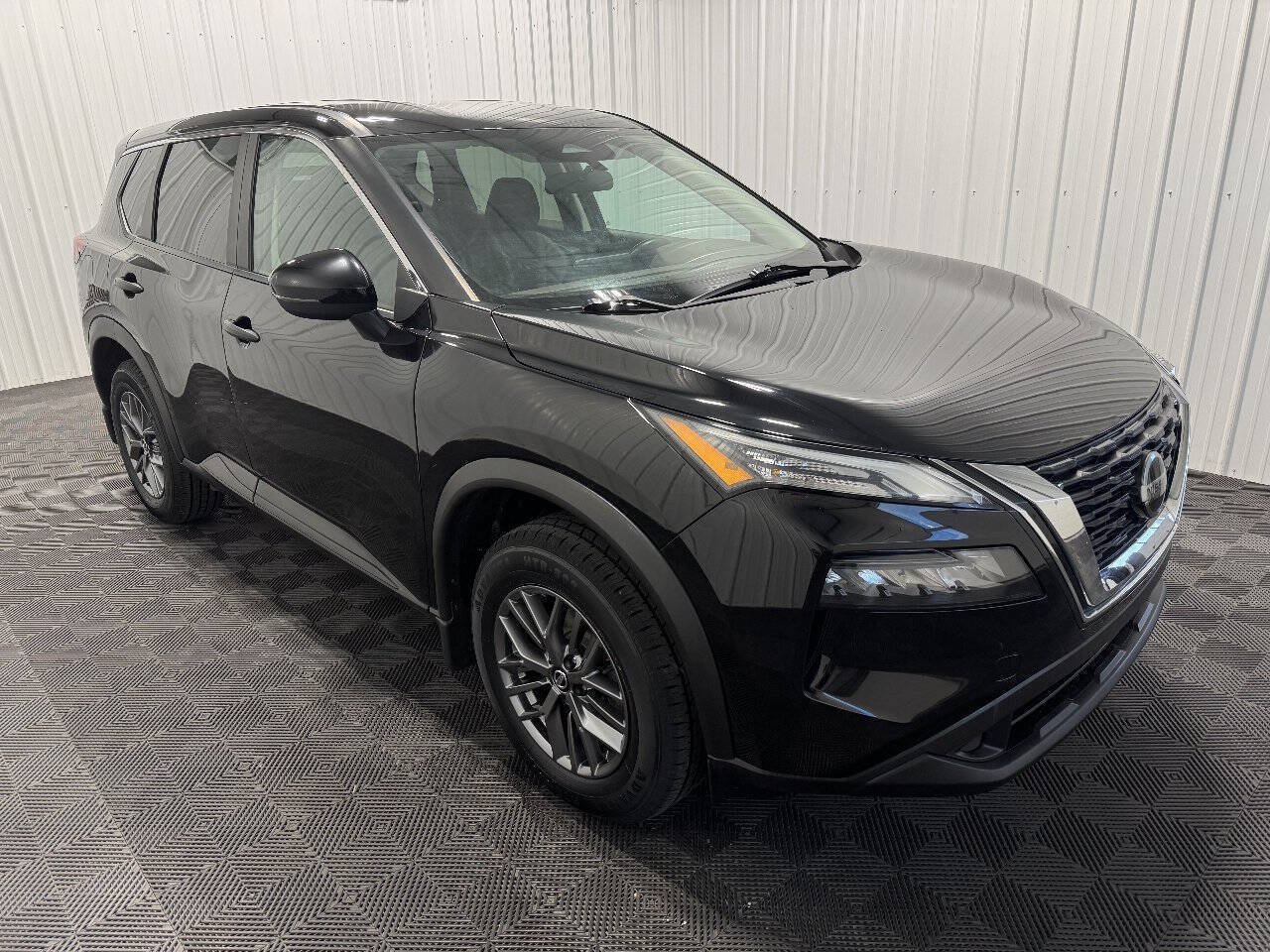 Used 2021 Nissan Rogue S AWD/4WD image 2
