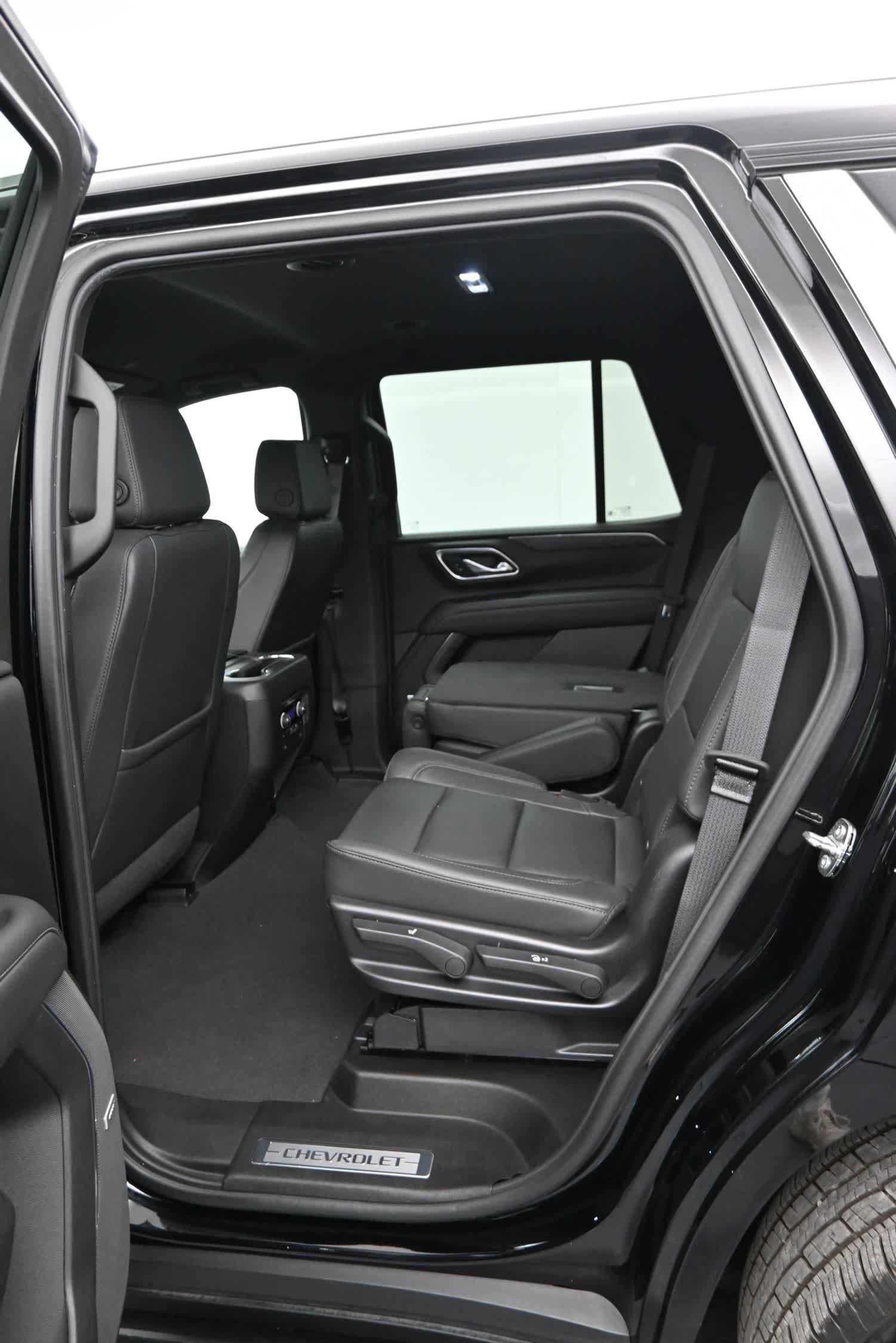 Used 2023 Chevrolet Tahoe LT w/ Luxury Package AWD/4WD image 12