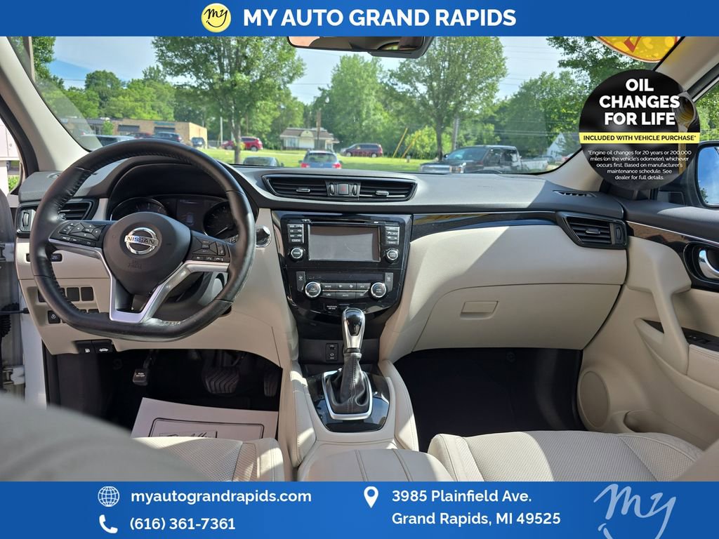 Used 2017 Nissan Rogue Sport SL w/ SL Premium Package AWD/4WD image 12