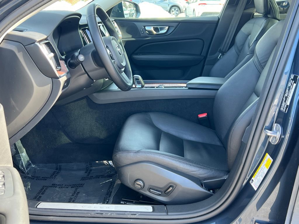 Used 2024 Volvo V60 B5 Cross Country Plus image 20