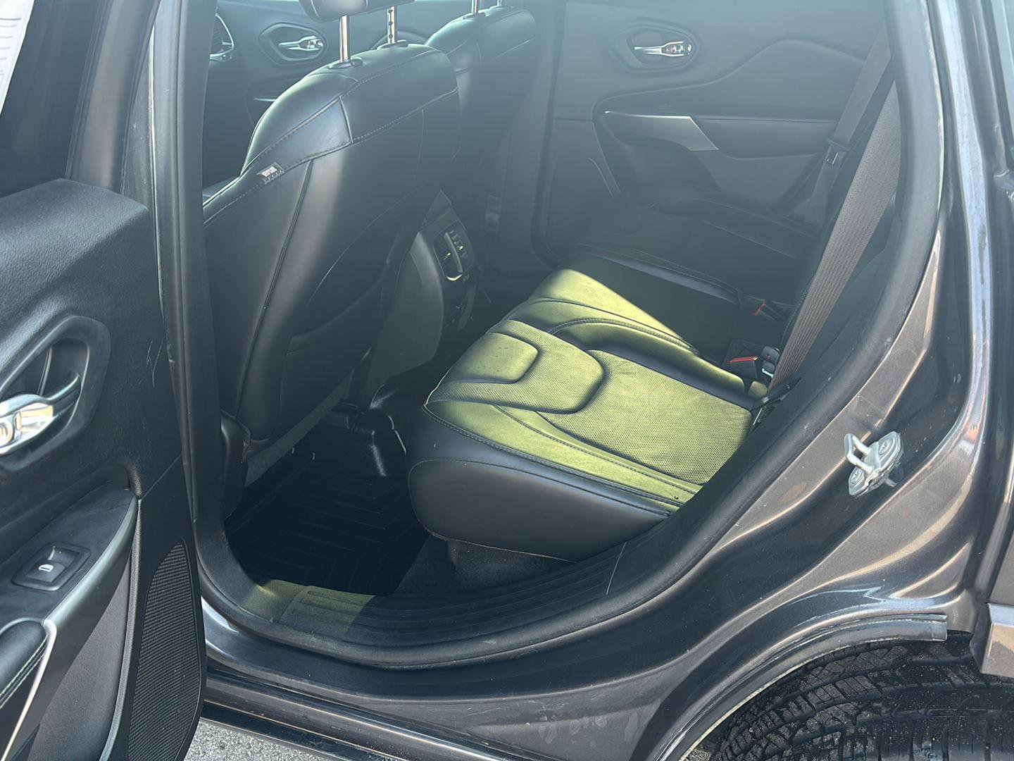 Used 2019 Jeep Cherokee High Altitude image 16