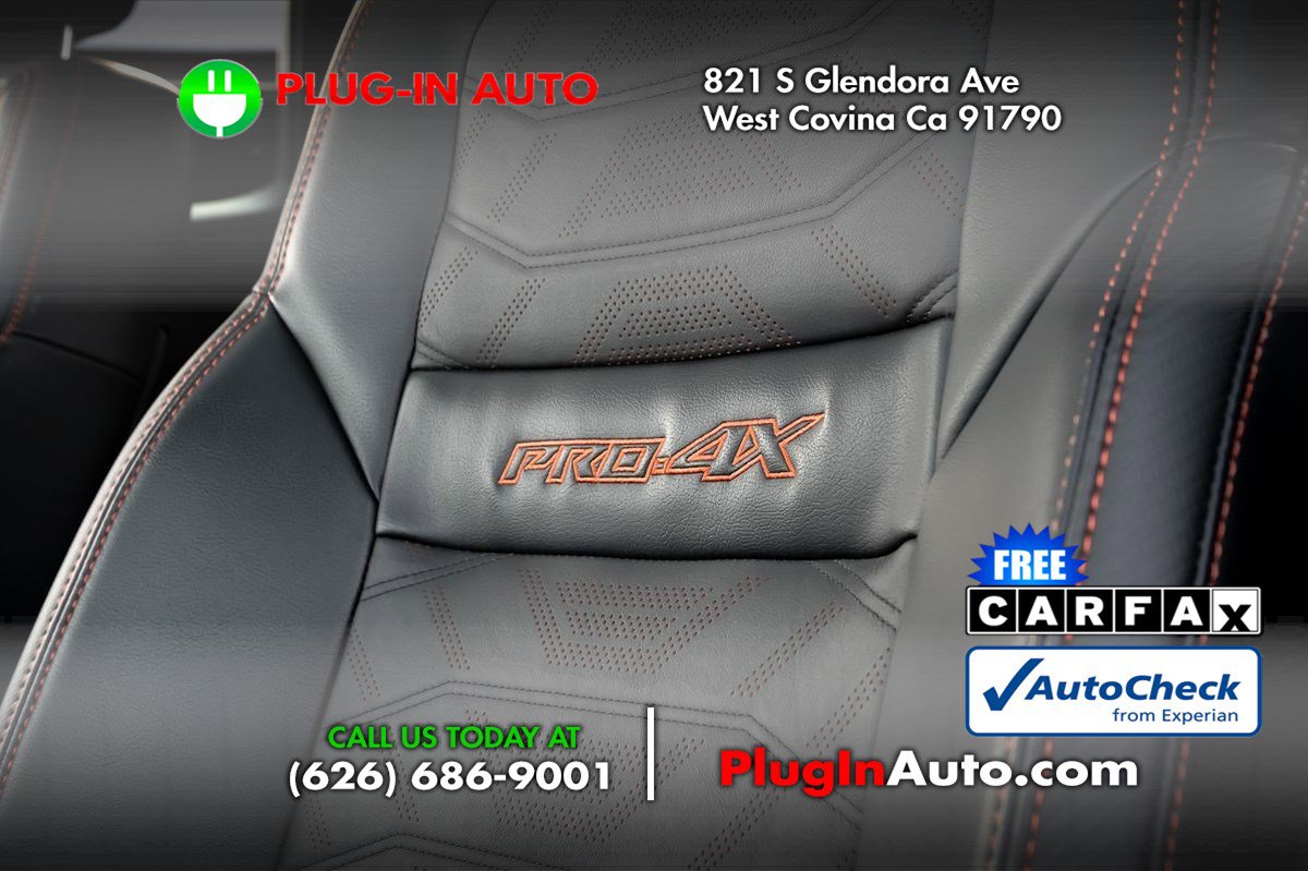 Used 2025 Nissan Frontier PRO-4X w/ Pro Premium Package image 2