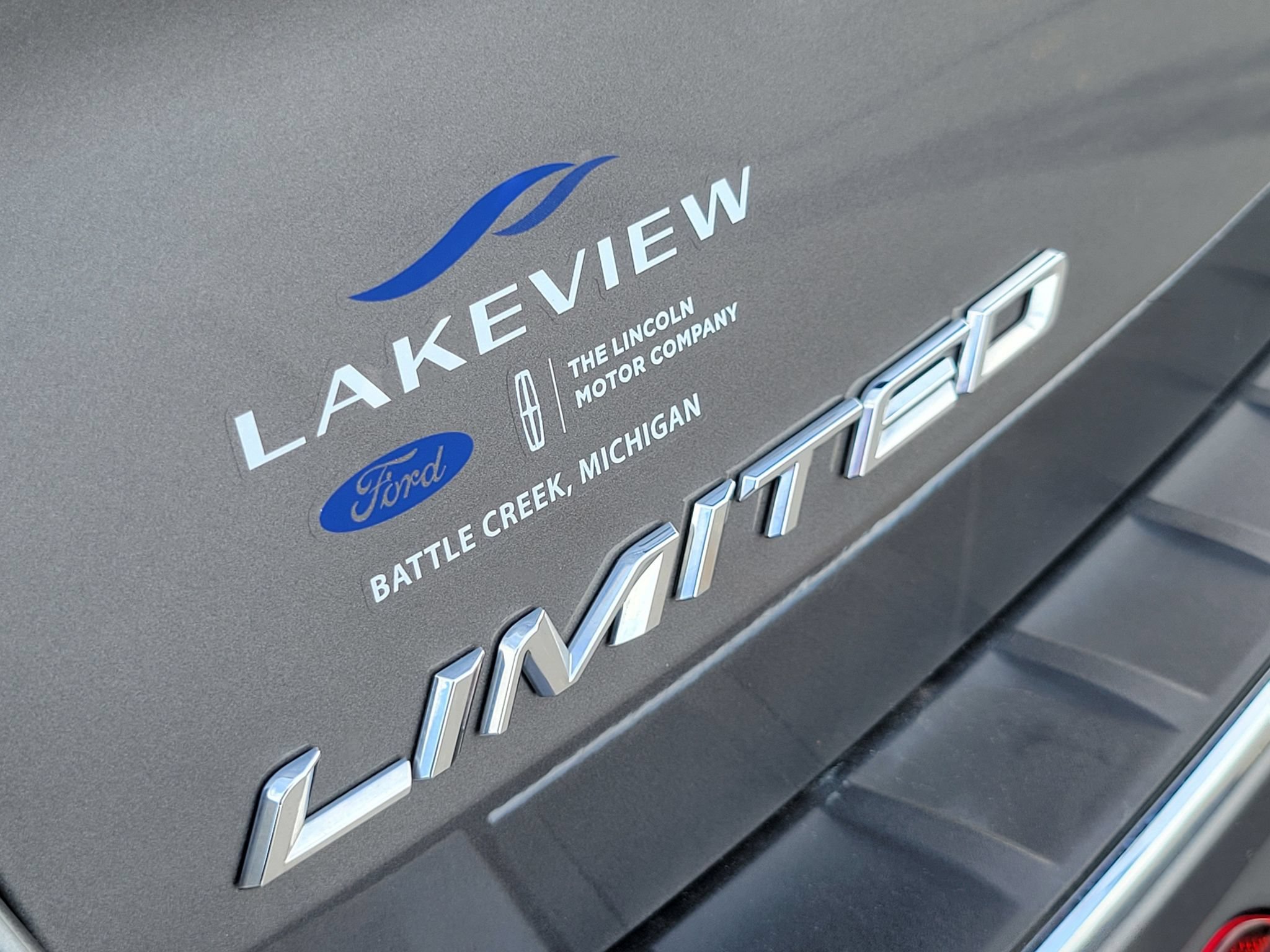 Certified 2023 Ford Explorer Limited w/ Limited Technology Package RWD image 33