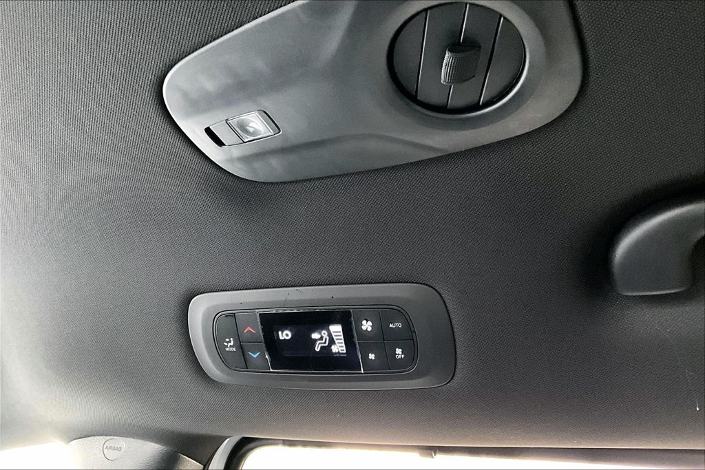 Used 2026 Chrysler Pacifica Select FWD image 20