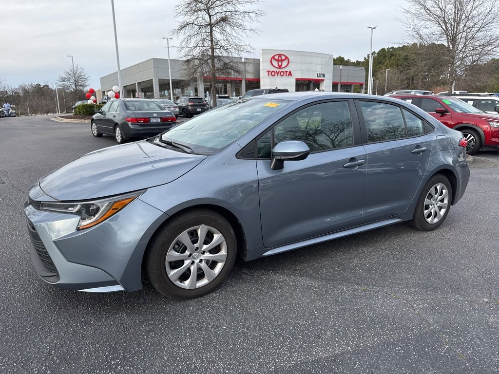 Used 2023 Toyota Corolla LE image 2