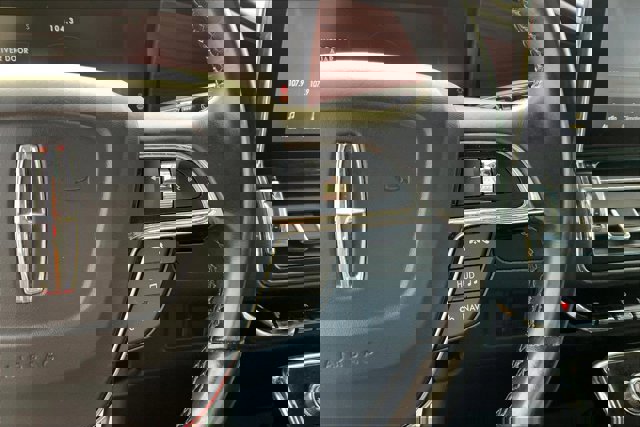 Used 2020 Lincoln Navigator Reserve w/ Luxury Package image 18