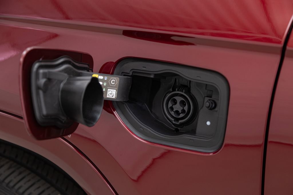 Used 2023 Jeep Grand Cherokee Overland w/ Advanced Protech Group III image 12