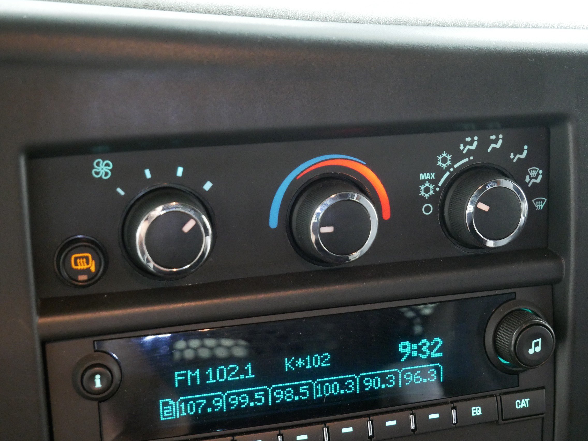 Used 2025 Chevrolet Express 2500 w/ Driver Convenience Package RWD image 23