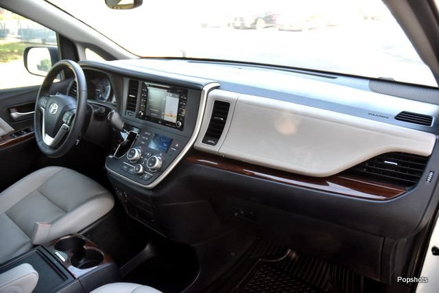 Used 2020 Toyota Sienna Limited Premium FWD image 17