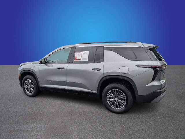 Used 2026 Chevrolet Traverse LT w/ Driver Confidence Package FWD image 3