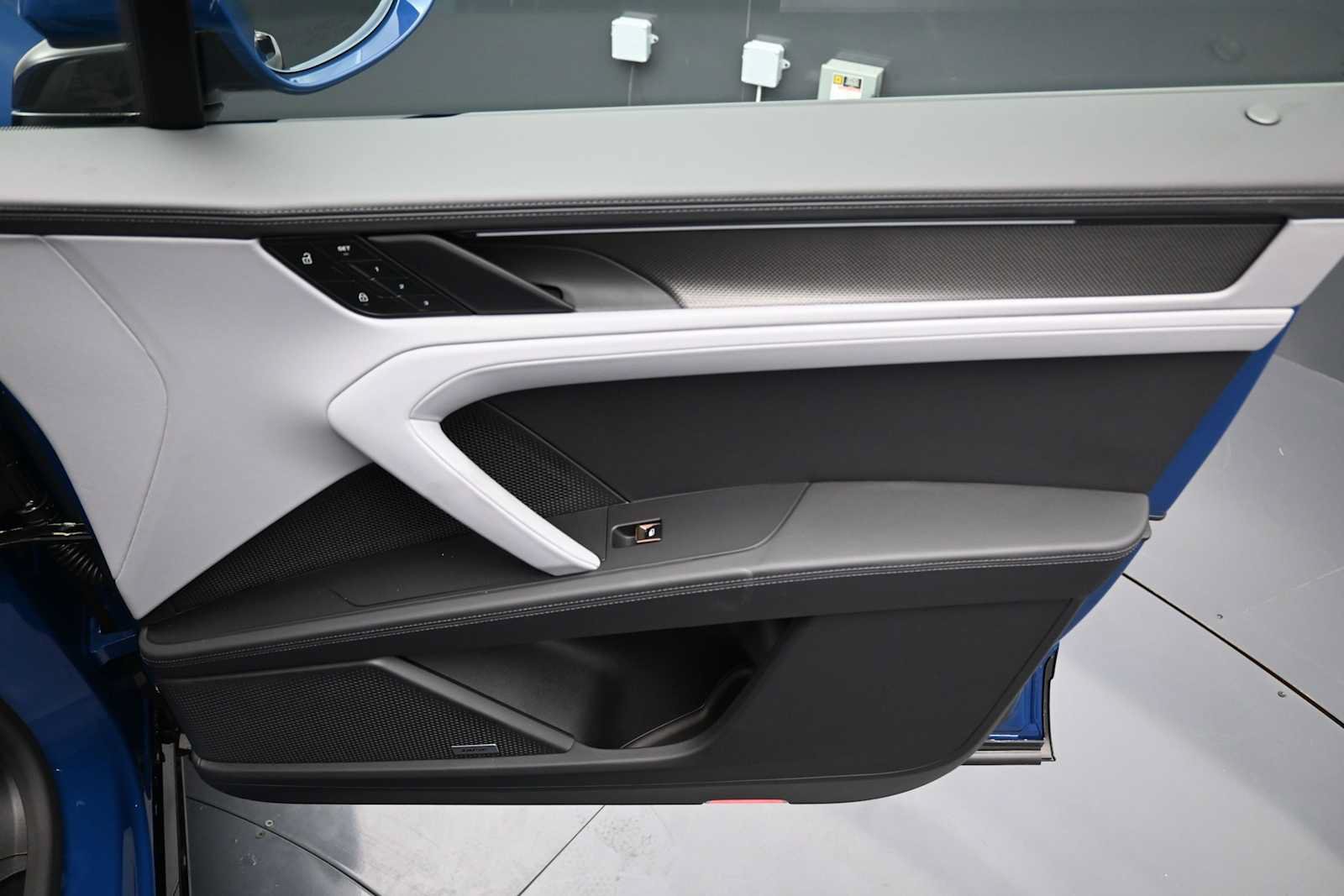 New 2026 Porsche Cayenne Turbo AWD/4WD image 25