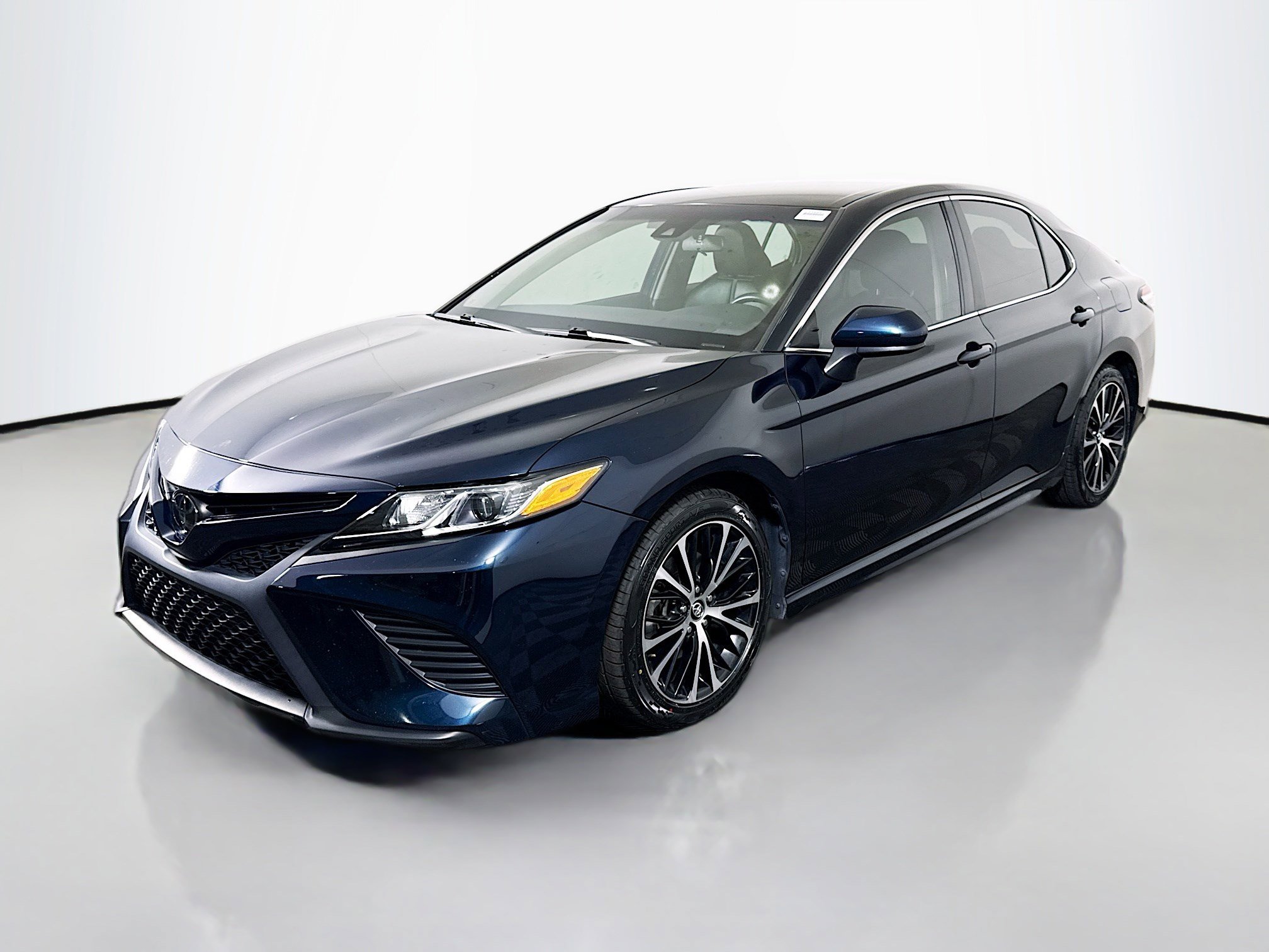 Used 2020 Toyota Camry SE FWD image 4