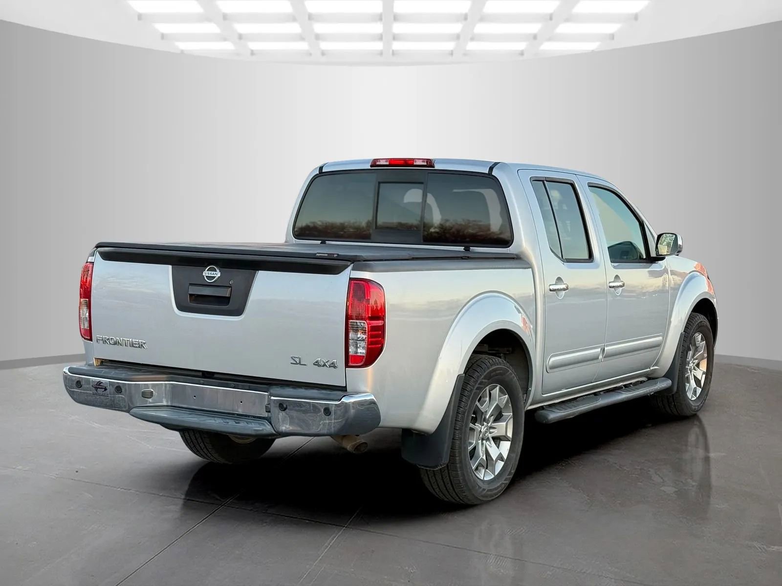 Used 2019 Nissan Frontier SL image 5