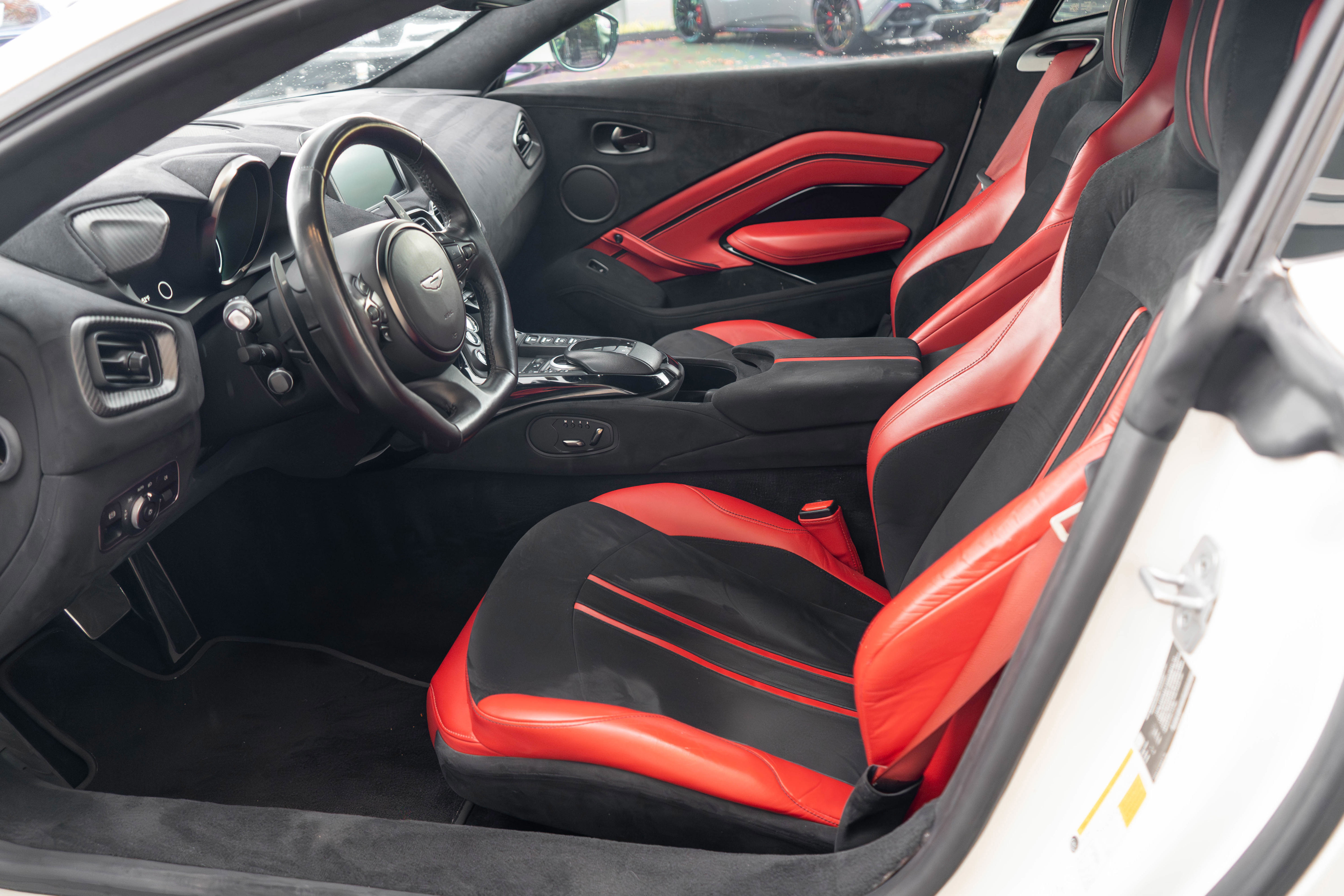 Used 2020 Aston Martin V8 Vantage Coupe image 12