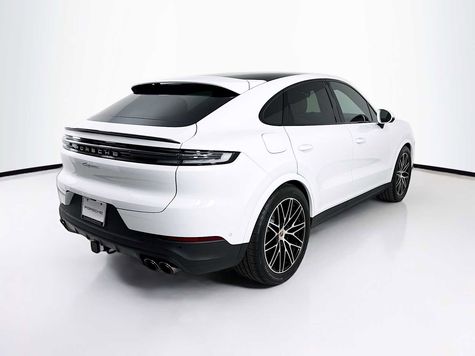 Certified 2025 Porsche Cayenne Coupe image 9
