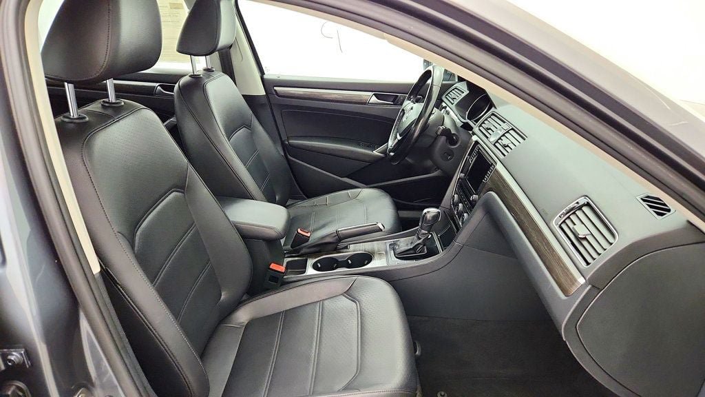 Used 2016 Volkswagen Passat 1.8T SE FWD image 23