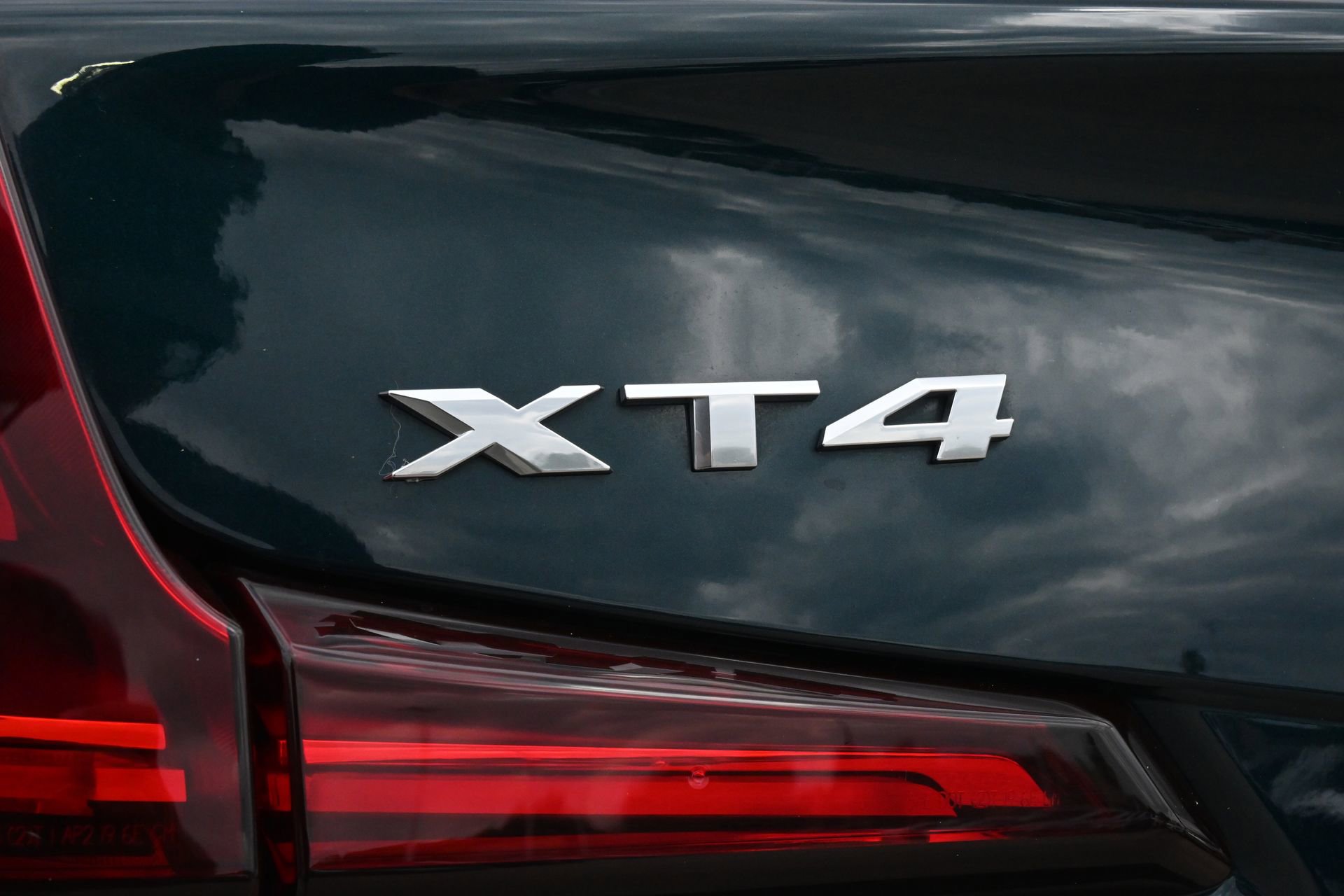 Used 2024 Cadillac XT4 Premium Luxury w/ Cold Weather Package FWD image 21