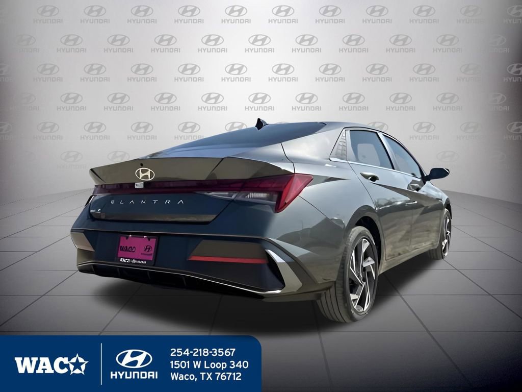 Used 2025 Hyundai Elantra SEL image 17
