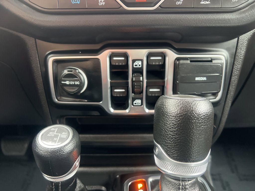 Used 2025 Jeep Wrangler Unlimited Sahara w/ Safety Group AWD/4WD image 45