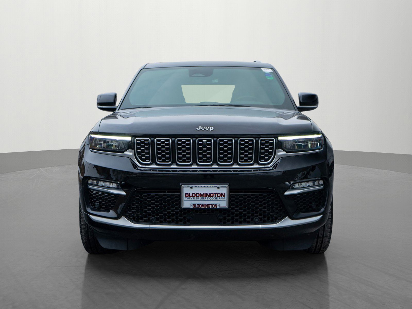 Used 2023 Jeep Grand Cherokee Summit image 2