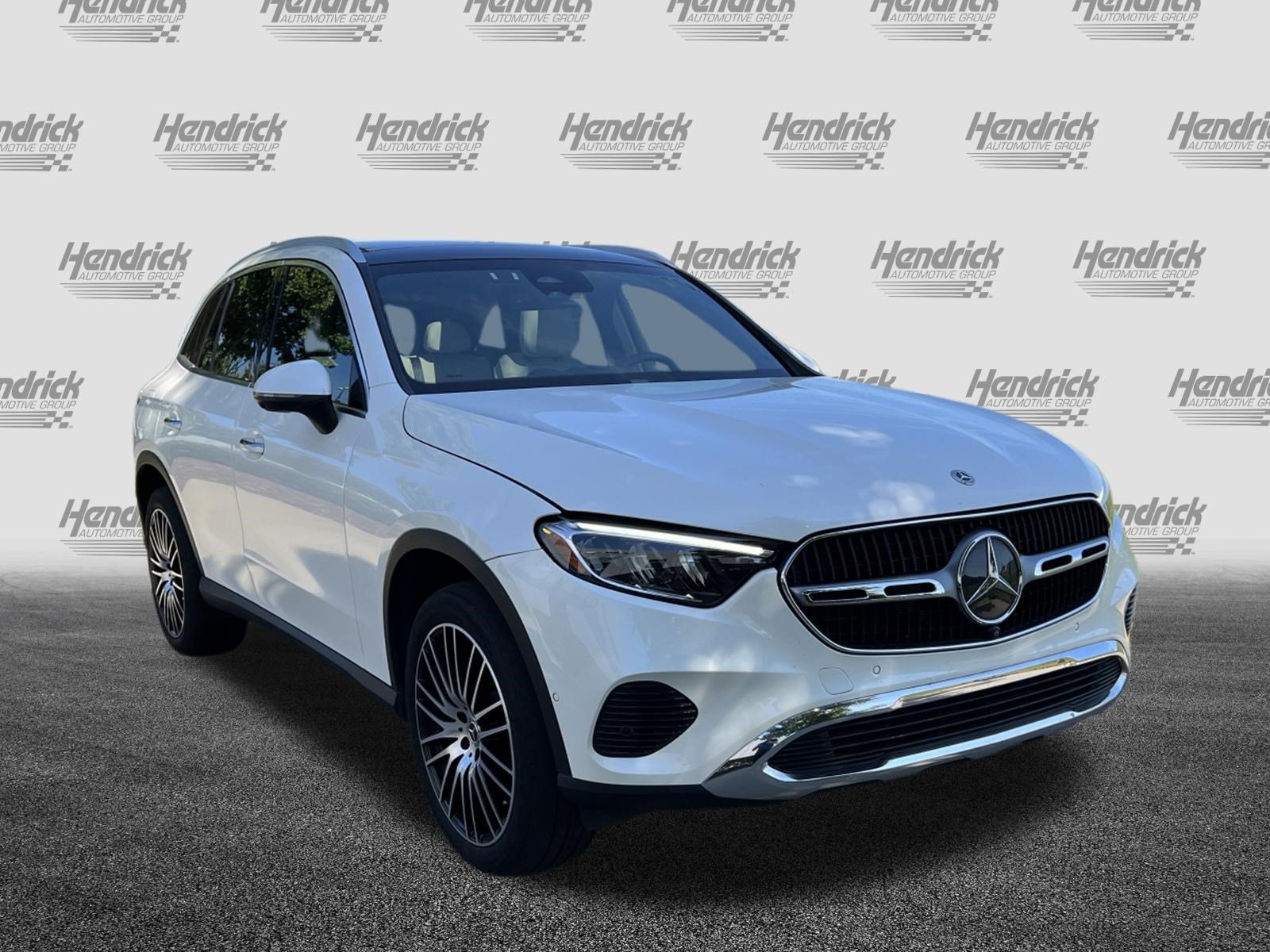 Used 2023 Mercedes-Benz GLC 300 image 2