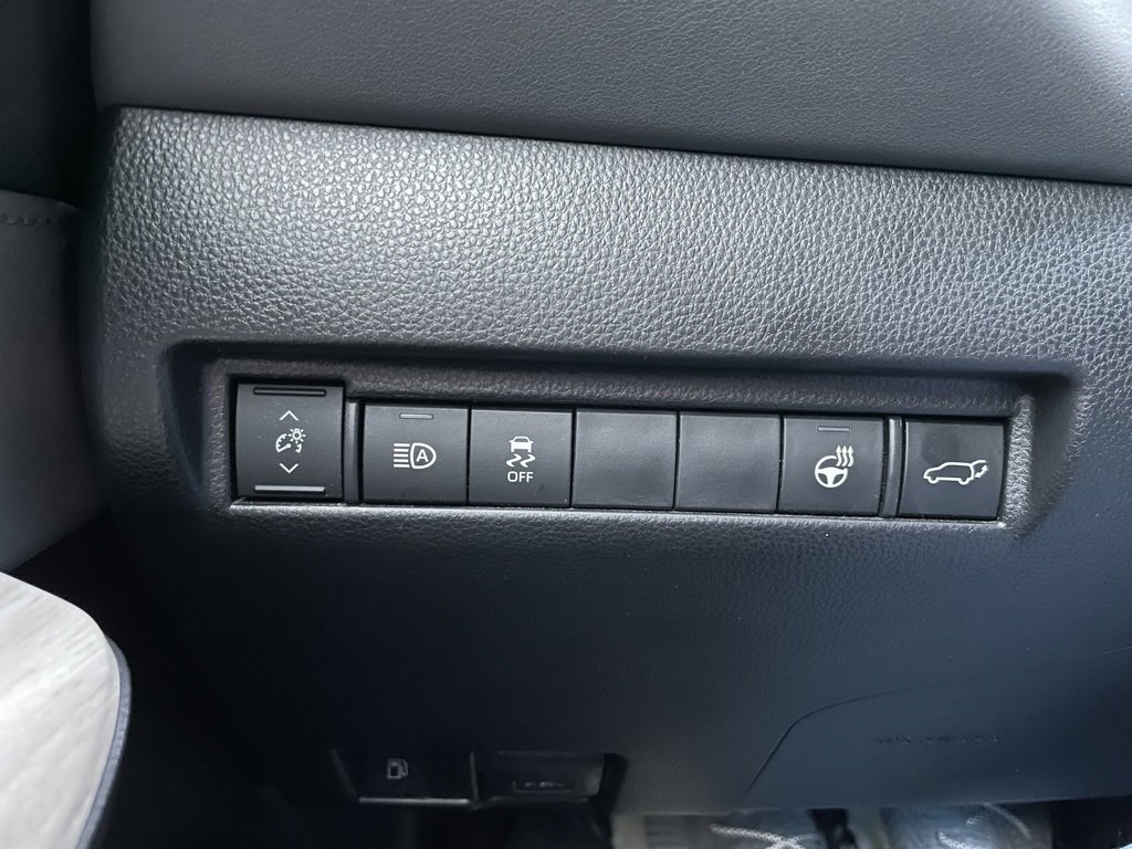 Used 2021 Toyota Venza XLE image 45