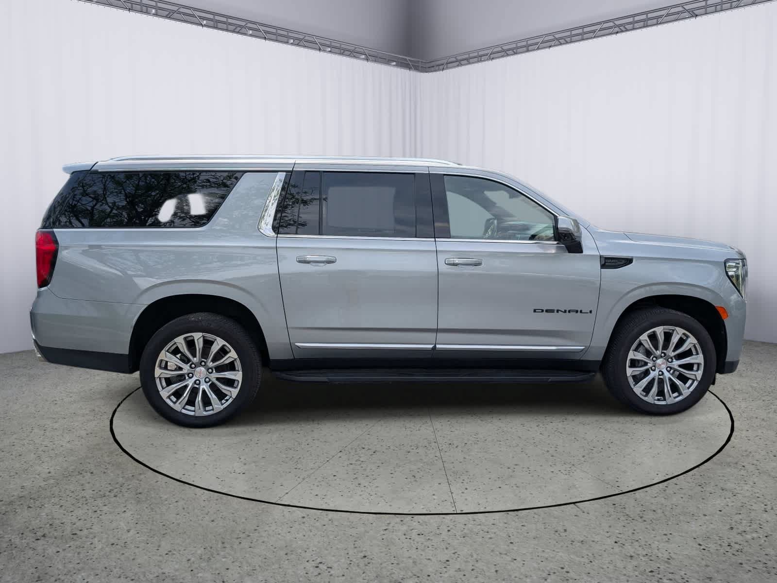 Certified 2024 GMC Yukon XL Denali AWD/4WD image 2