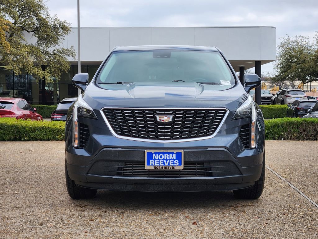 Used 2020 Cadillac XT4 Luxury w/ Cold Weather Package image 2