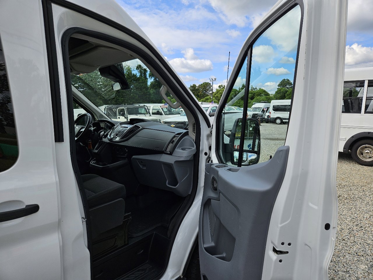 Used 2019 Ford Transit 150 XLT image 33