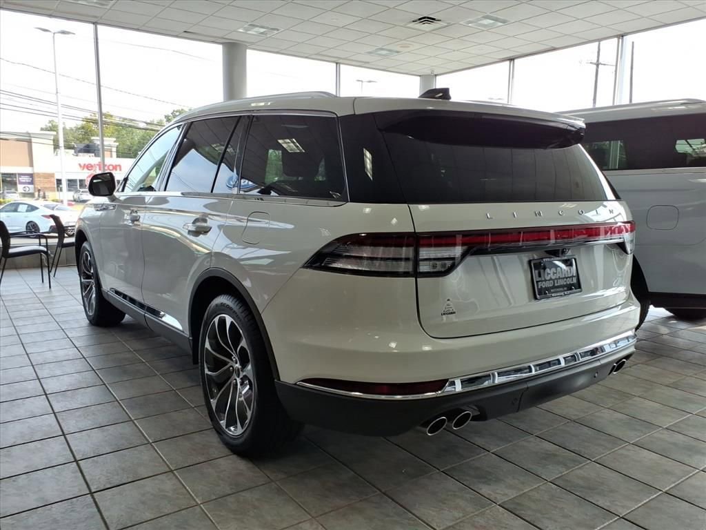 New 2025 Lincoln Aviator Reserve w/ Illumination Package AWD/4WD image 3