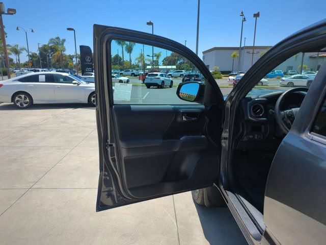 Used 2019 Toyota Tacoma TRD Sport w/ Technology Package AWD/4WD image 26