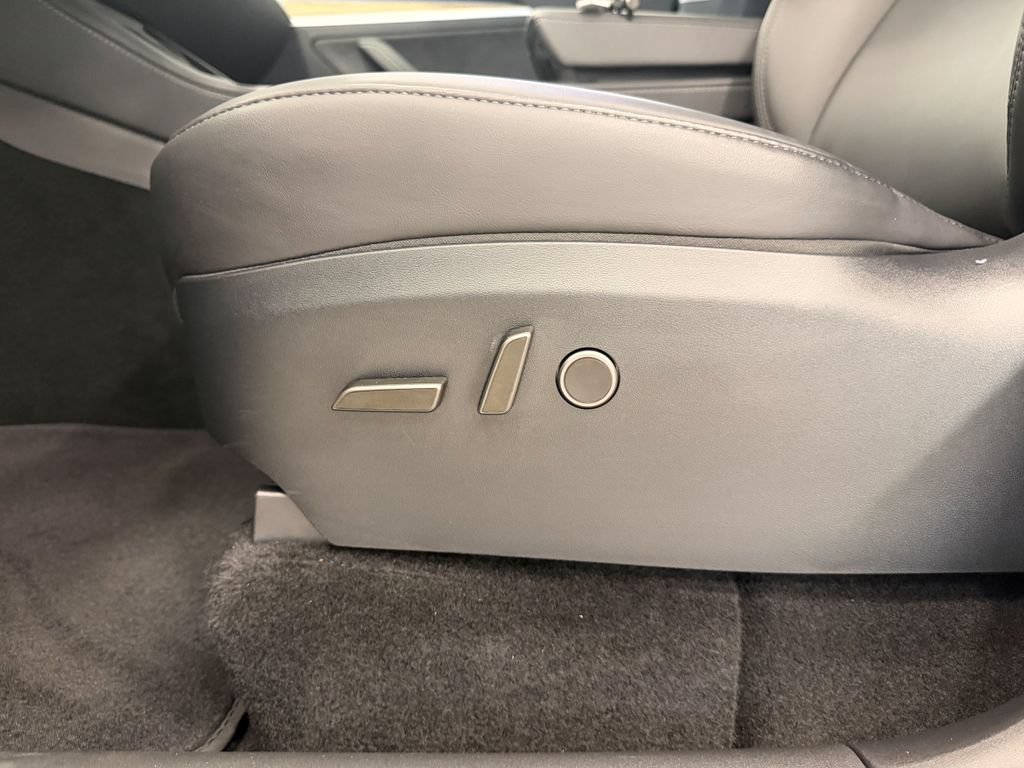 Used 2024 Tesla Model Y Long Range AWD/4WD image 13