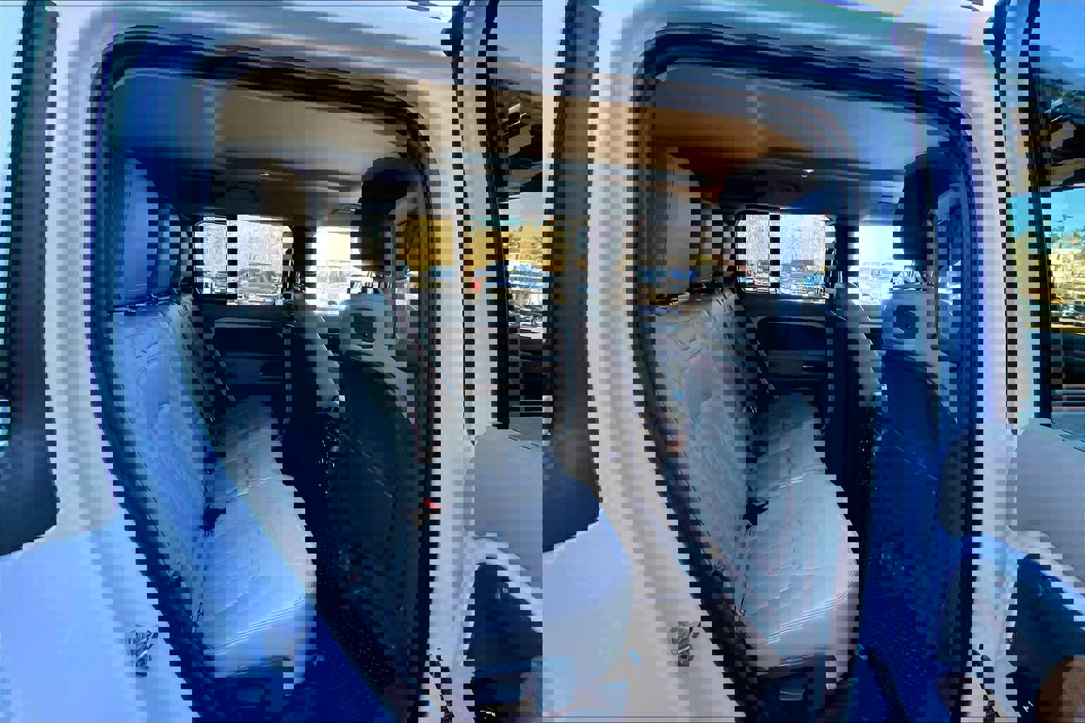 Used 2020 Land Rover Defender 110 SE image 17