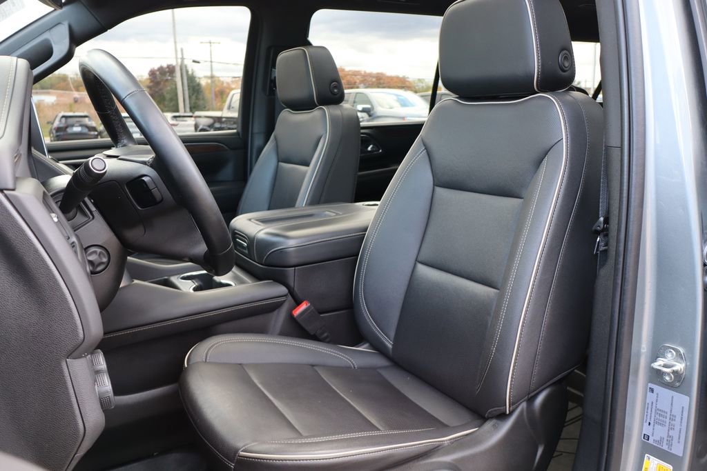 Used 2023 Chevrolet Suburban Premier image 13