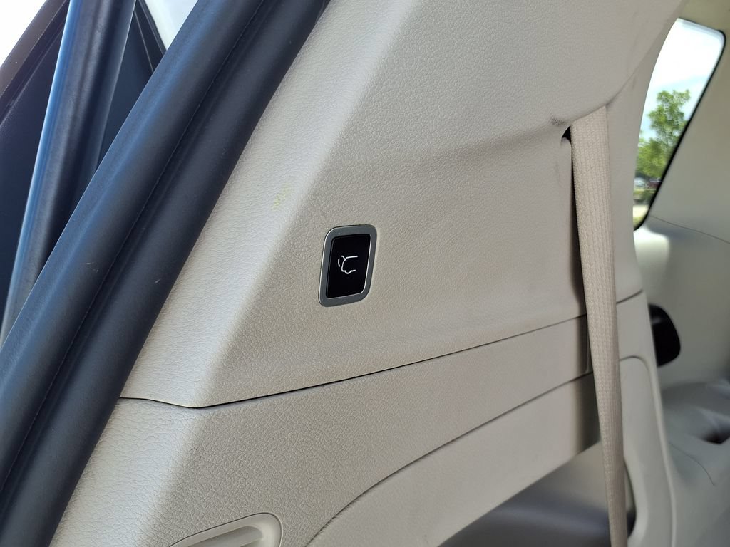Used 2024 Chrysler Pacifica Touring-L FWD image 13