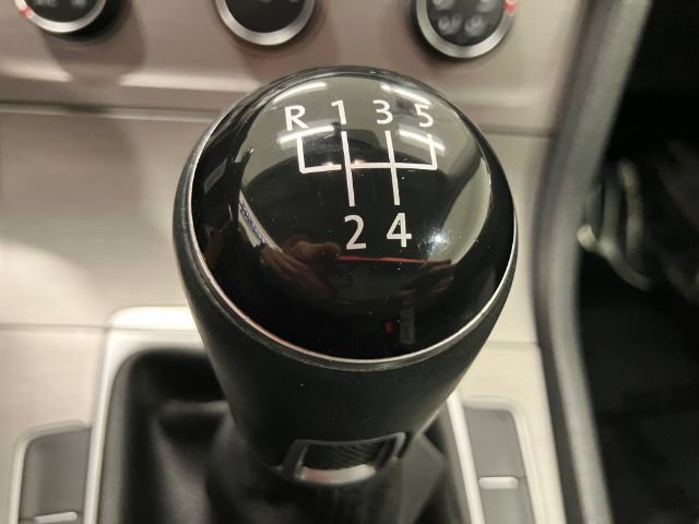 Used 2015 Volkswagen Golf S FWD image 30