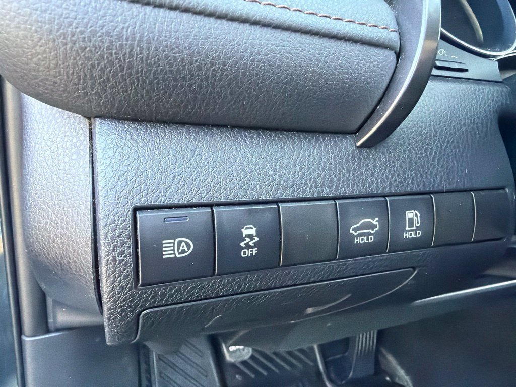 Used 2020 Toyota Camry LE FWD image 17