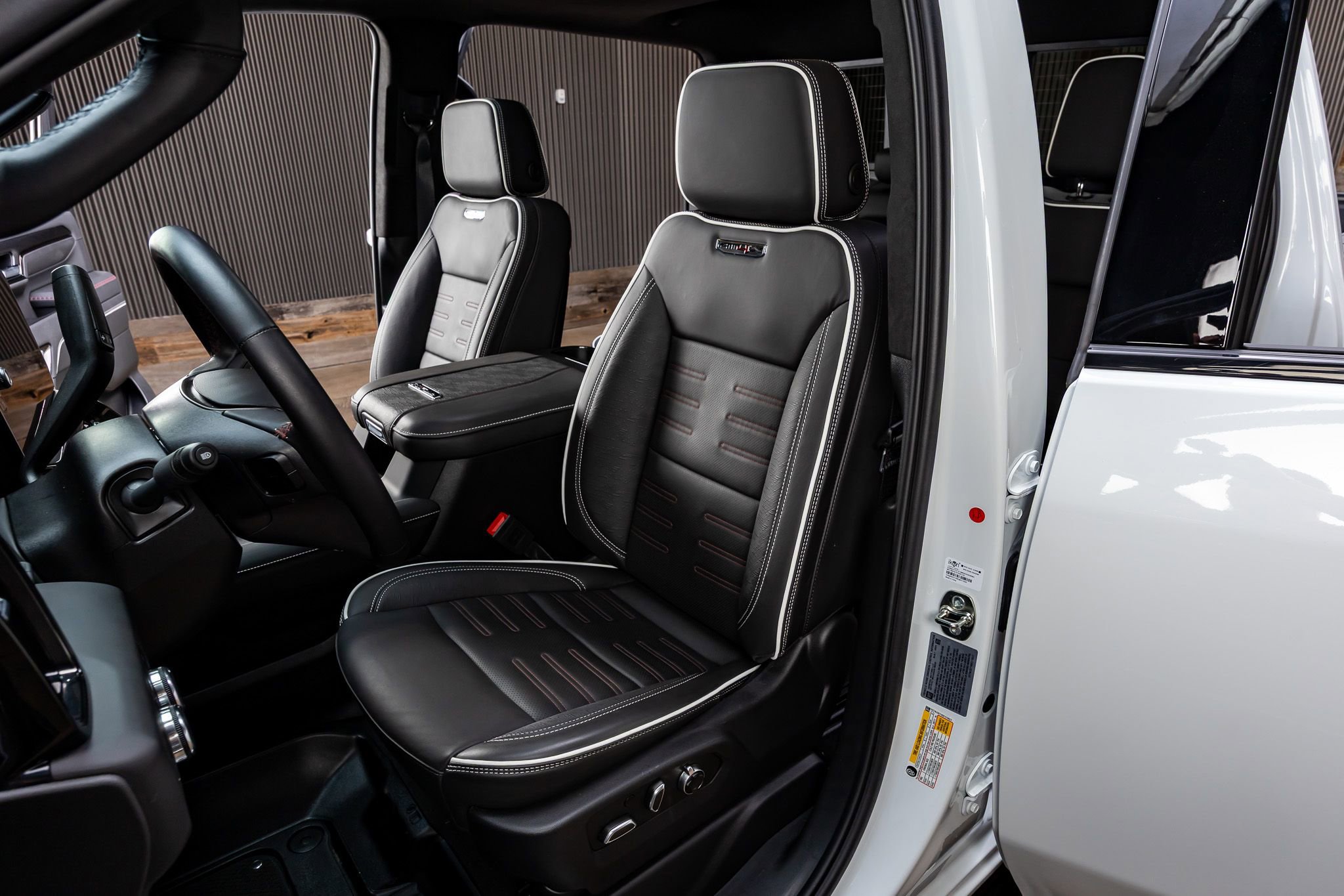 Used 2025 GMC Sierra 2500 AT4X image 30