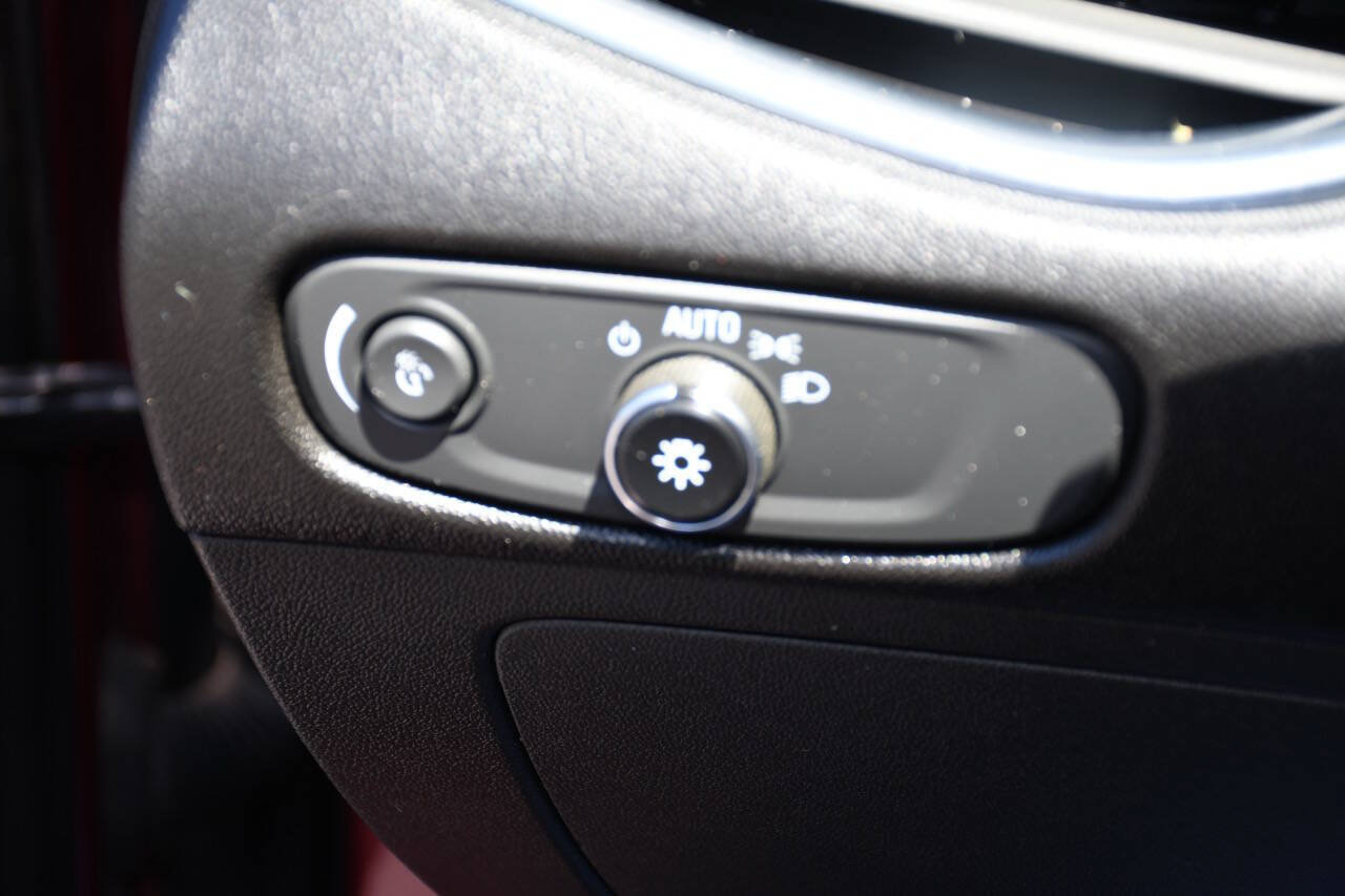 Used 2018 Chevrolet Malibu LT FWD image 29