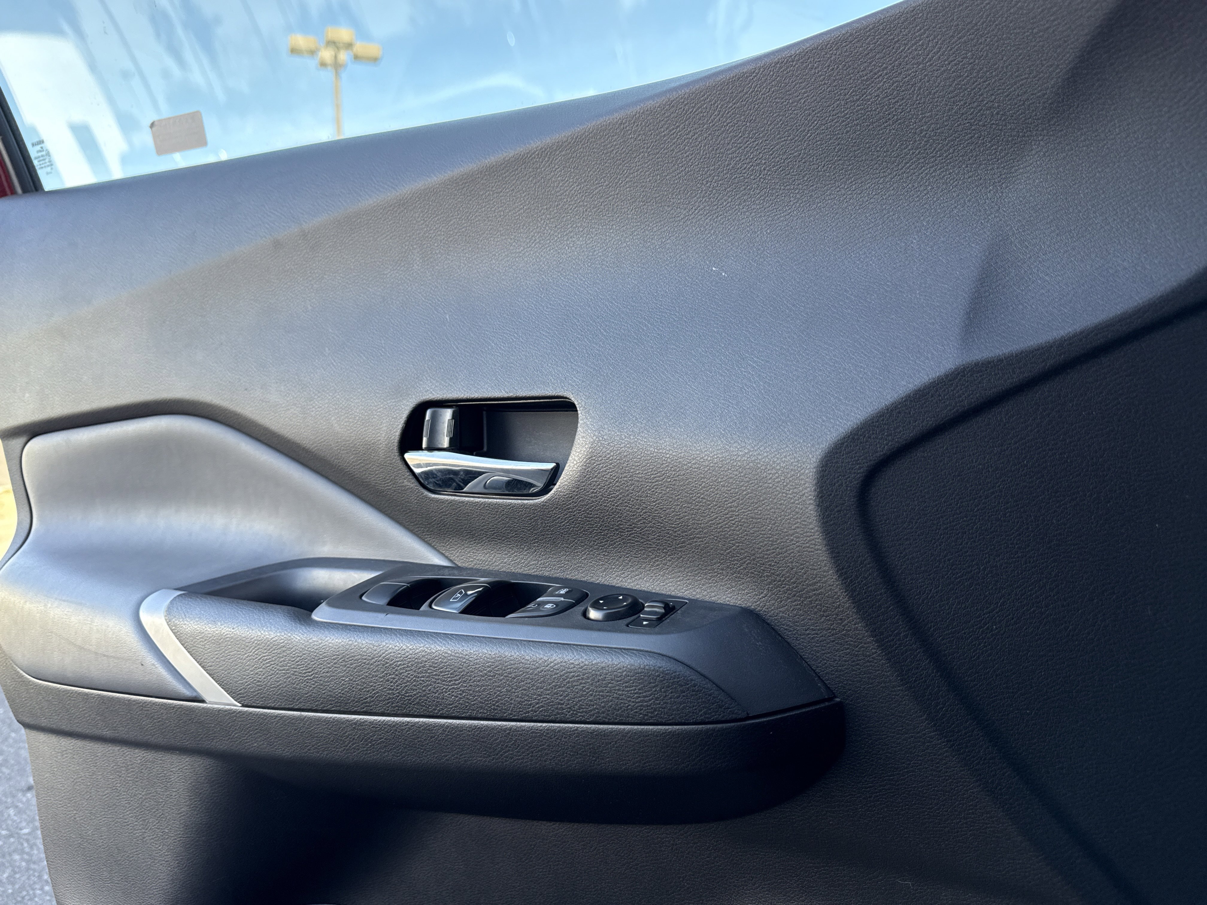 Used 2023 Nissan Kicks SR w/ SR Premium Package image 12