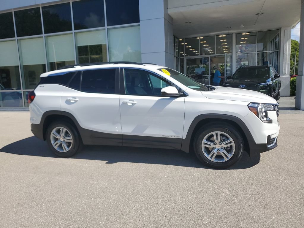 Used 2023 GMC Terrain SLE w/ Driver Convenience Package FWD image 6