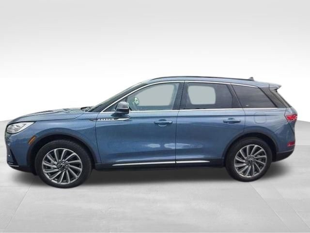 Used 2025 Lincoln Corsair Reserve w/ Equipment Group 202A AWD/4WD image 2