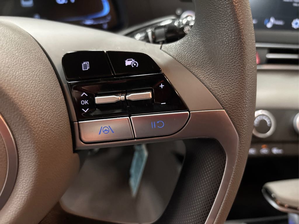 Used 2024 Hyundai Elantra SE image 27