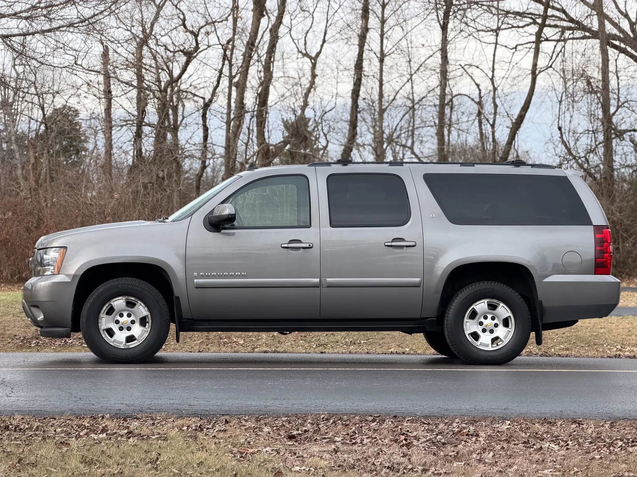 Used 2008 Chevrolet Suburban LT w/ LT Preferred Equipment Group image 3