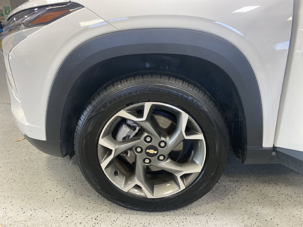 Certified 2025 Chevrolet Trax LT FWD image 41
