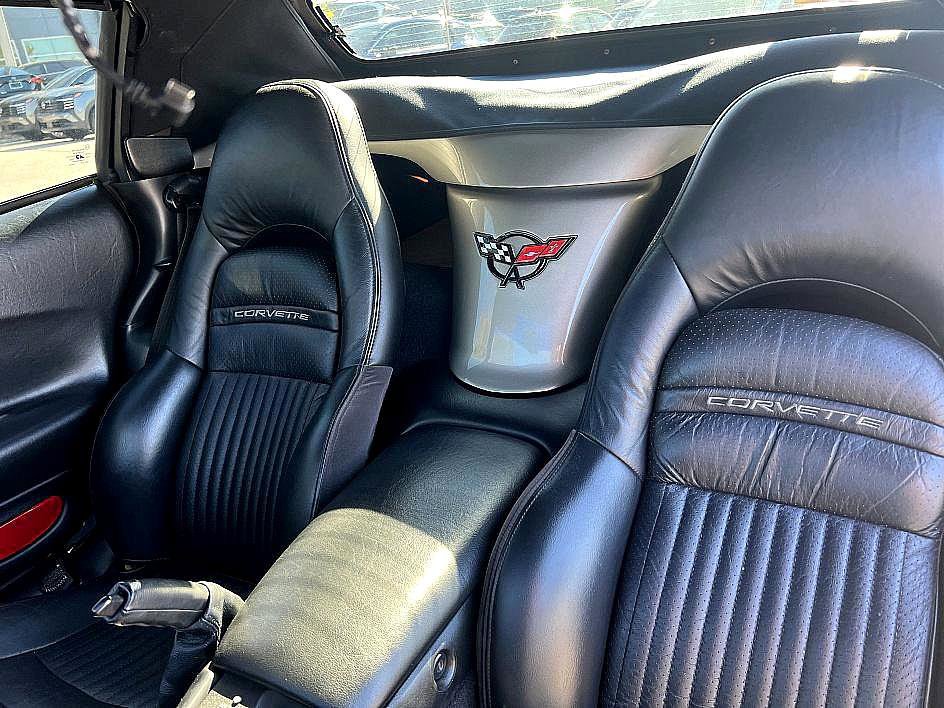 Used 2001 Chevrolet Corvette Convertible w/ Preferred Equipment Group2 image 13