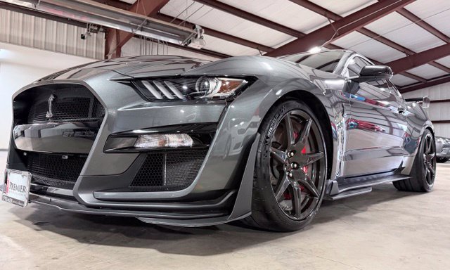 Used 2020 Ford Mustang Shelby GT500 w/ Carbon Fiber Track Pack RWD image 6