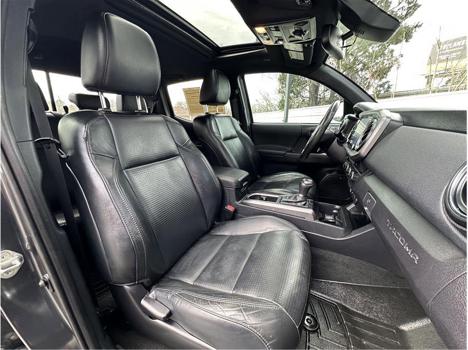 Used 2020 Toyota Tacoma TRD Off-Road w/ TRD Premium Off Road Package image 4