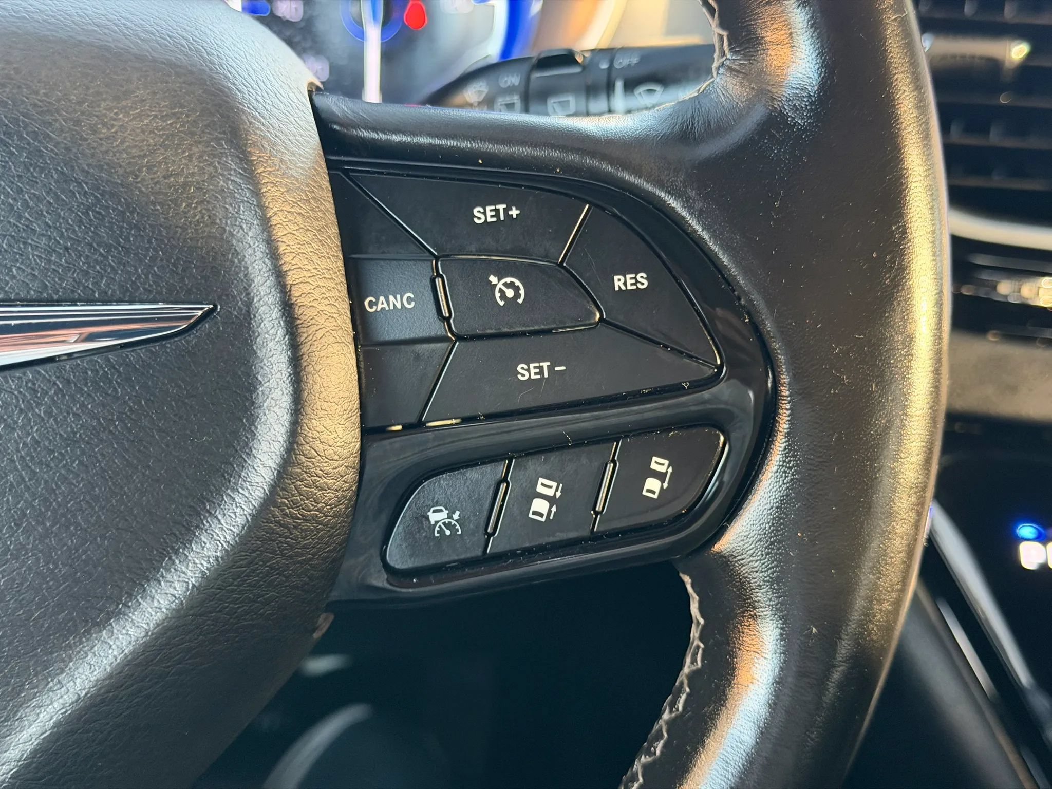 Used 2019 Chrysler Pacifica Touring-L Plus w/ Advanced Safetytec Group FWD image 34
